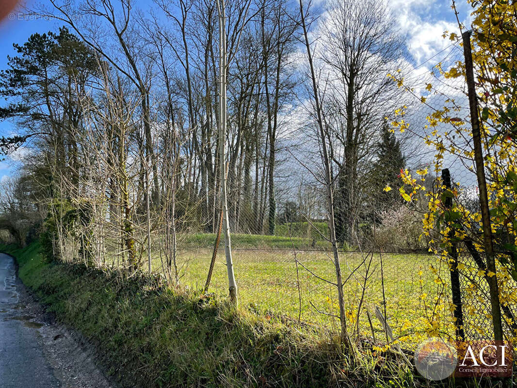 Terrain à AMBLAINVILLE