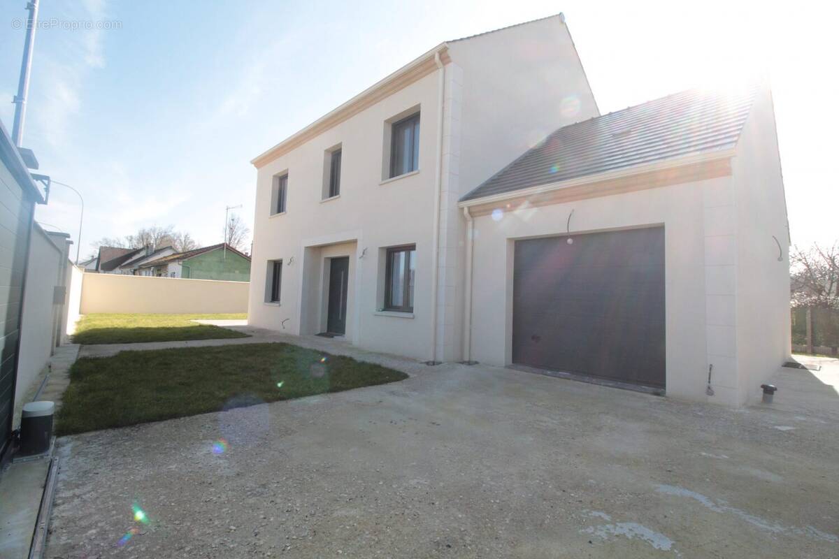 Maison à MONTMACQ