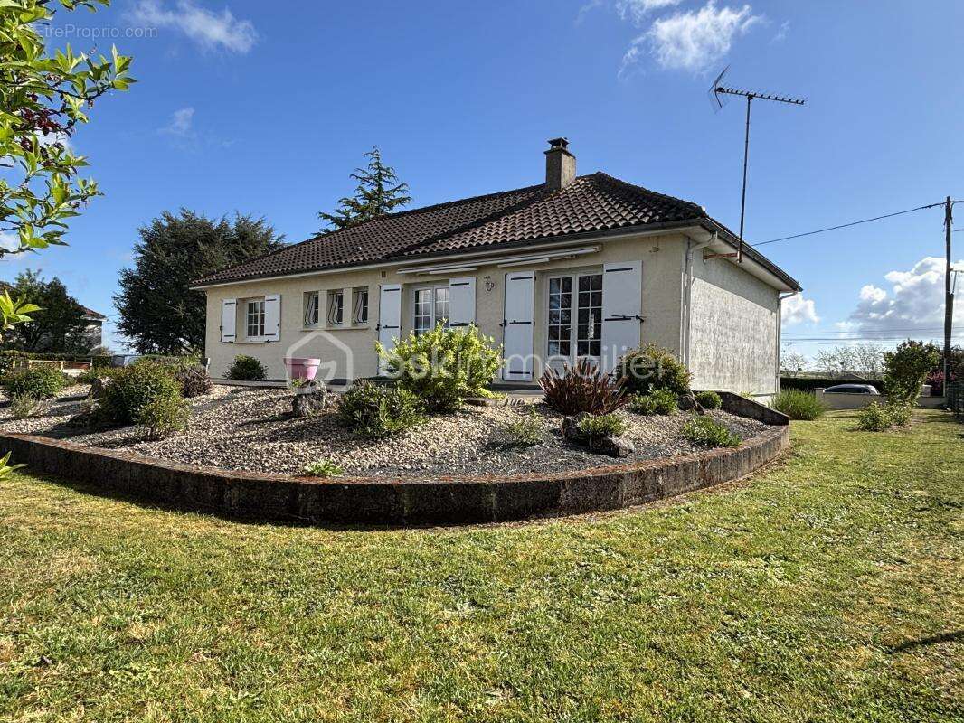 Maison à DANGE-SAINT-ROMAIN