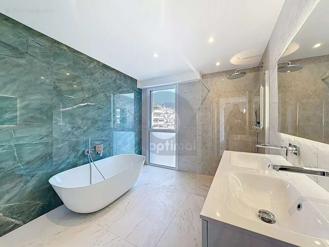 Appartement à ROQUEBRUNE-CAP-MARTIN