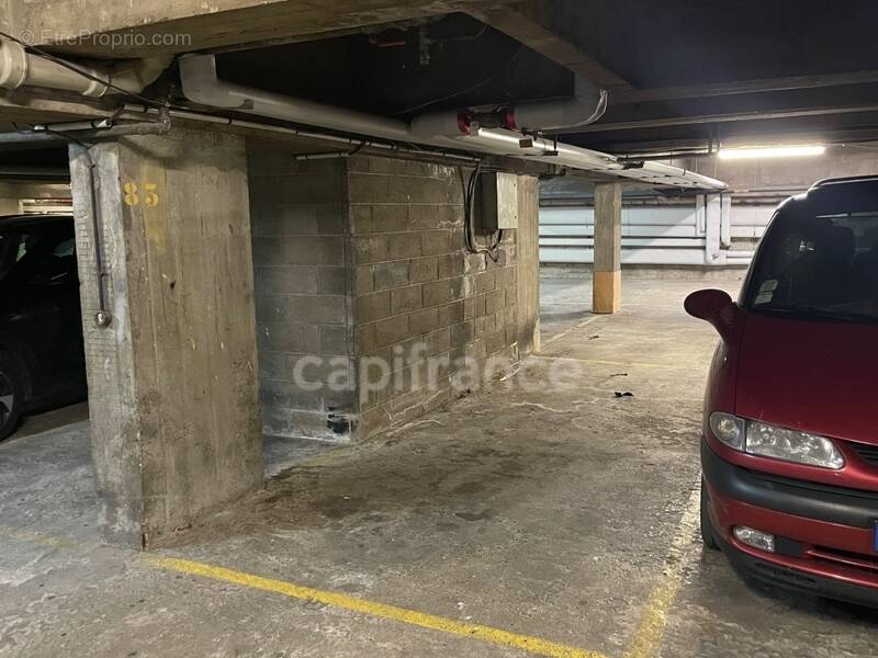 Parking à PARIS-20E