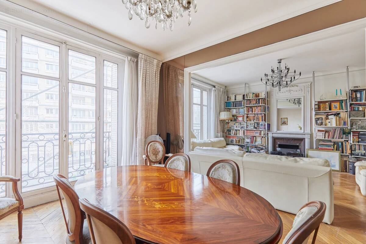 Appartement à PARIS-11E