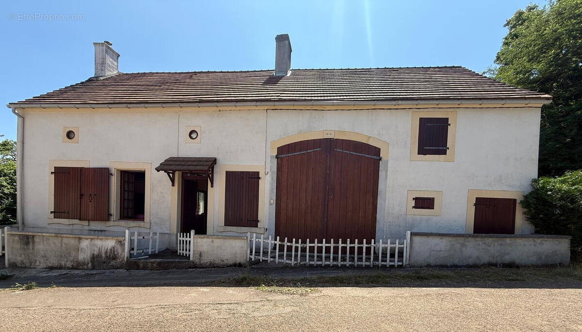Maison à LA CELLE-SUR-NIEVRE