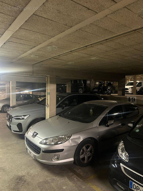 Parking à PARIS-11E