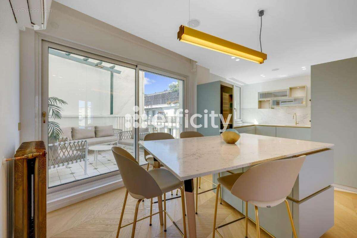Appartement à PARIS-7E
