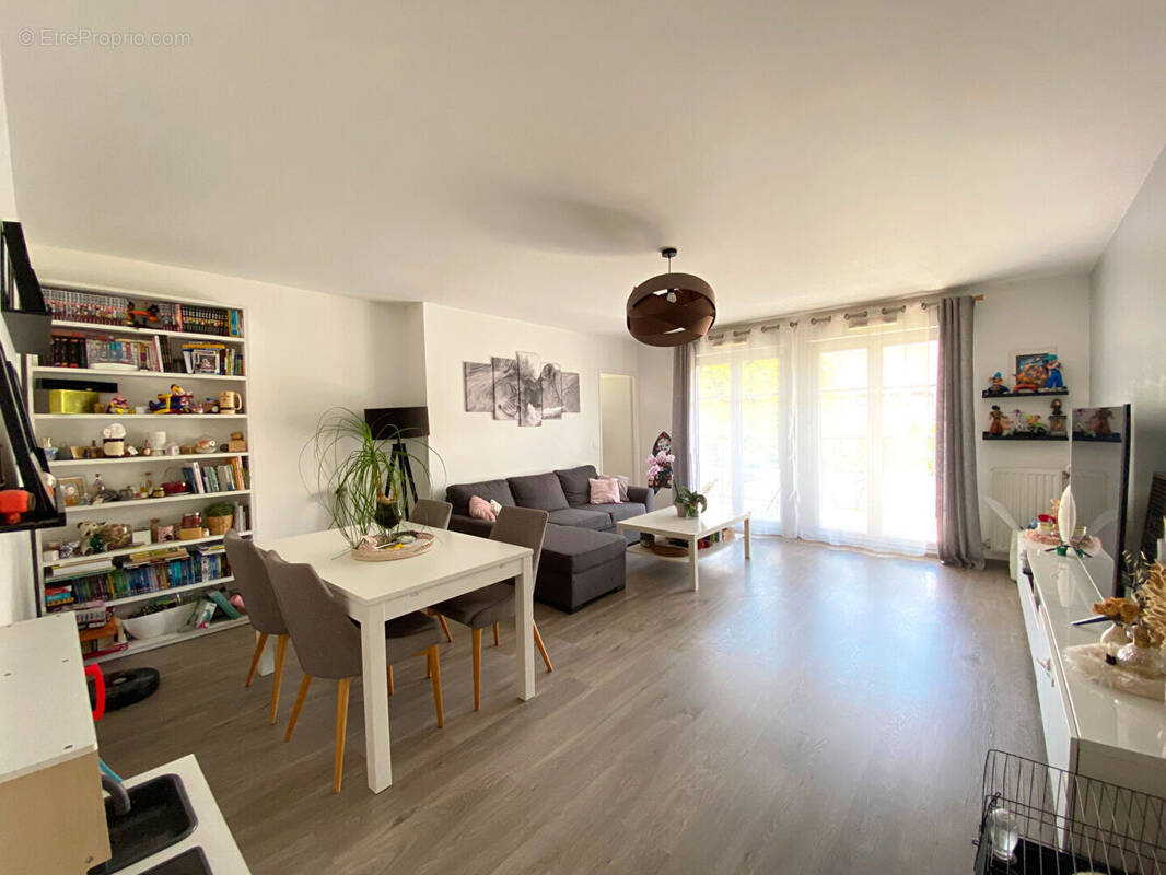 Appartement à LES CLAYES-SOUS-BOIS