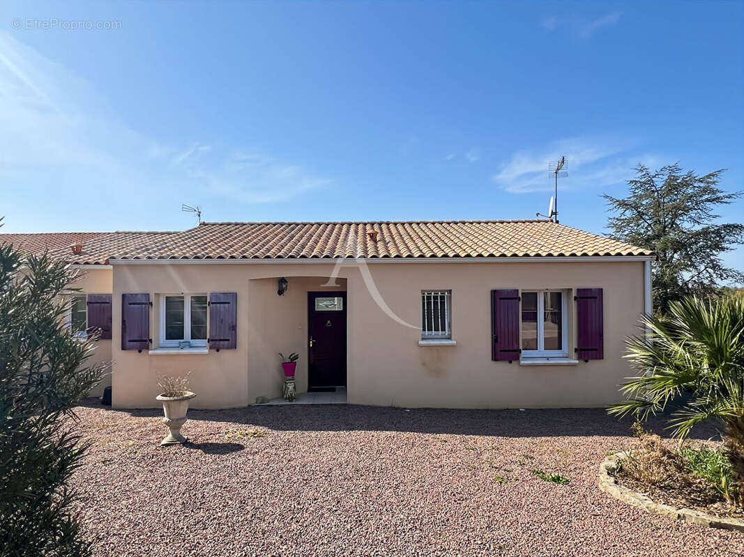 Maison à LE GUE-DE-VELLUIRE