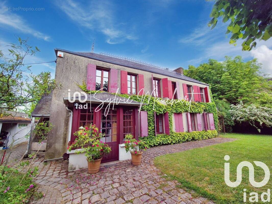 Photo 1 - Maison à LE MESNIL-SAINT-DENIS