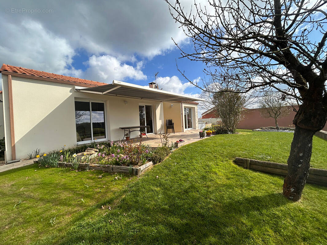 Maison à LA CHAPELLE-BASSE-MER