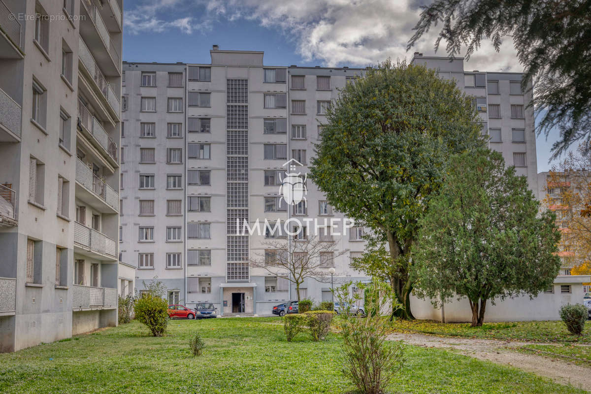 Appartement à LE PONT-DE-CLAIX