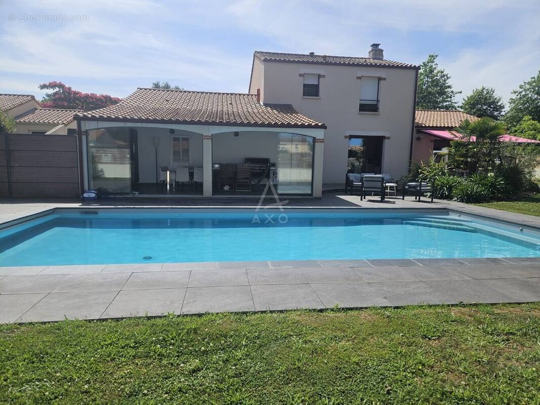 Maison à MONTAIGU