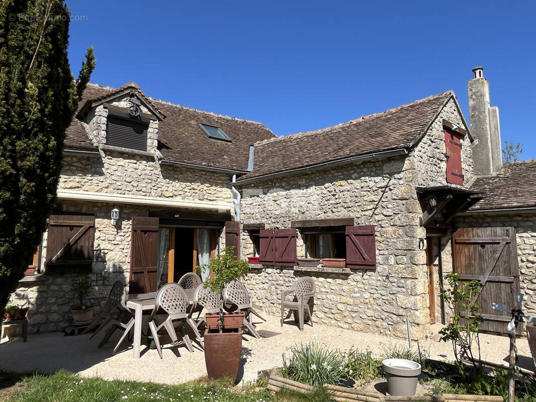 Maison à LA CHAPELLE-LA-REINE