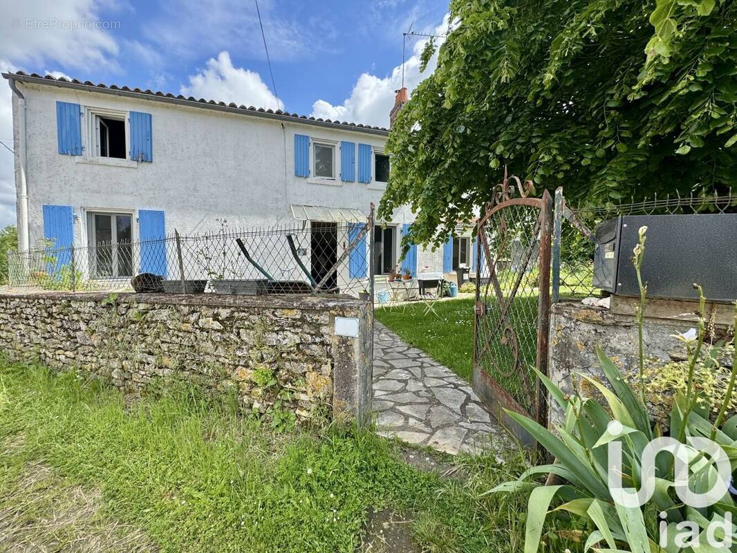 Photo 1 - Maison à BAZOGES-EN-PAREDS