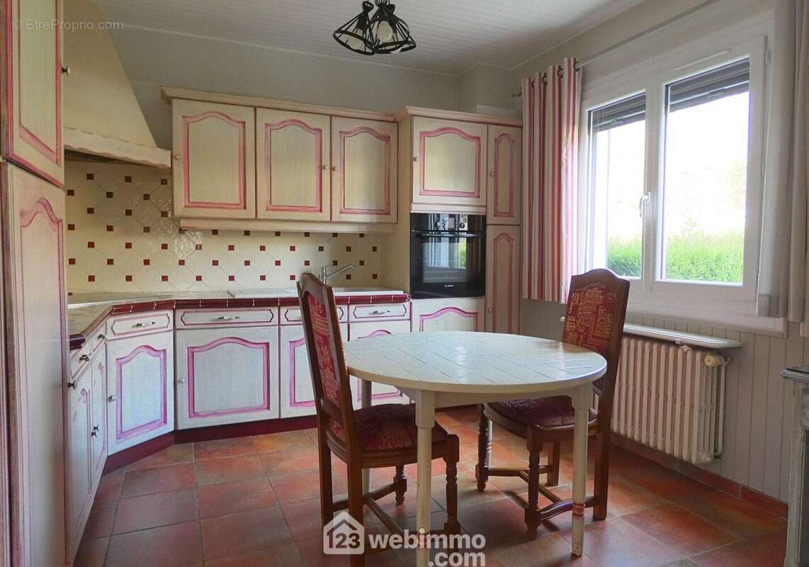 L&#039;habitation de 114 m² se compose une cuisine indépendante... - Maison à UGINE