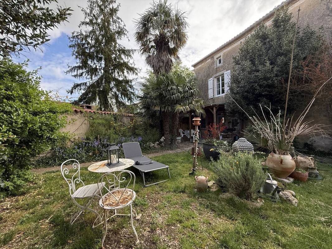 Maison à RUFFEC