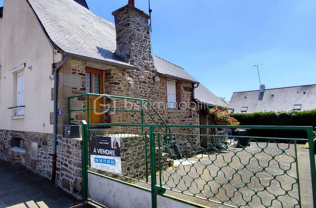 Maison à FOUGERES
