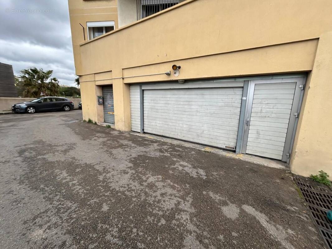 Parking à MARSEILLE-14E