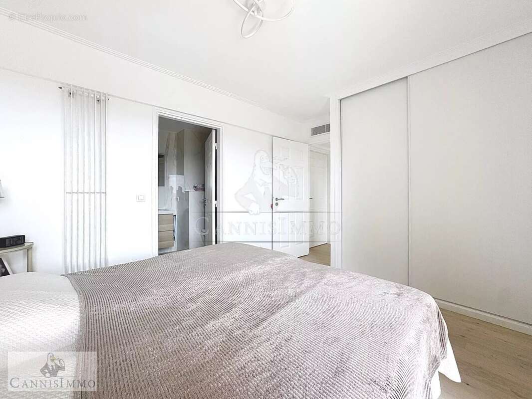 Appartement à MANDELIEU-LA-NAPOULE