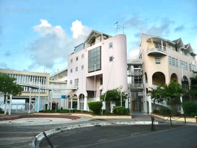 Commerce à POINTE-A-PITRE