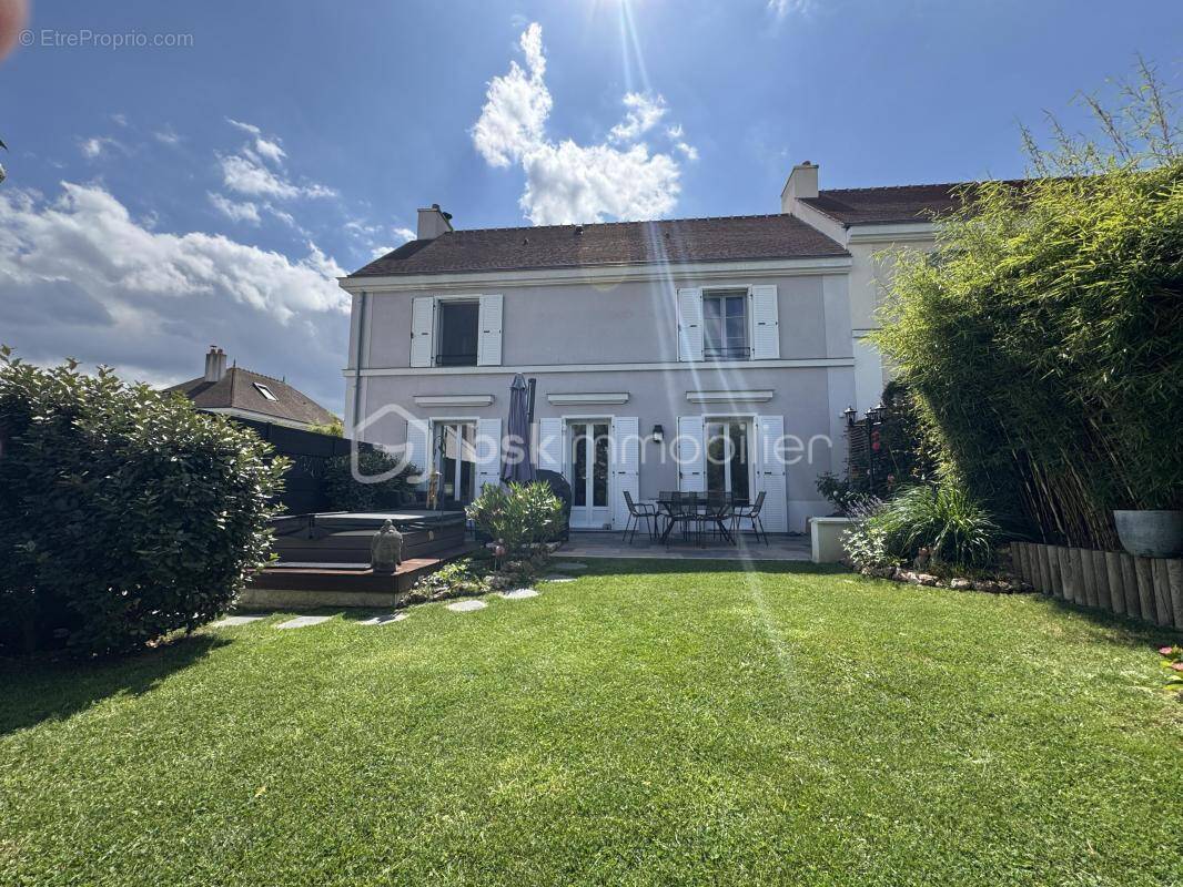 Maison à MAGNY-LE-HONGRE