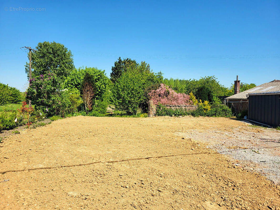 Terrain à BUSIGNY