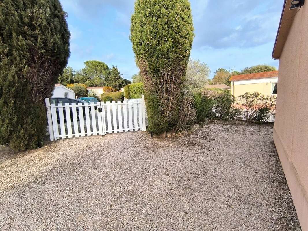 Maison à ROQUEBRUNE-SUR-ARGENS