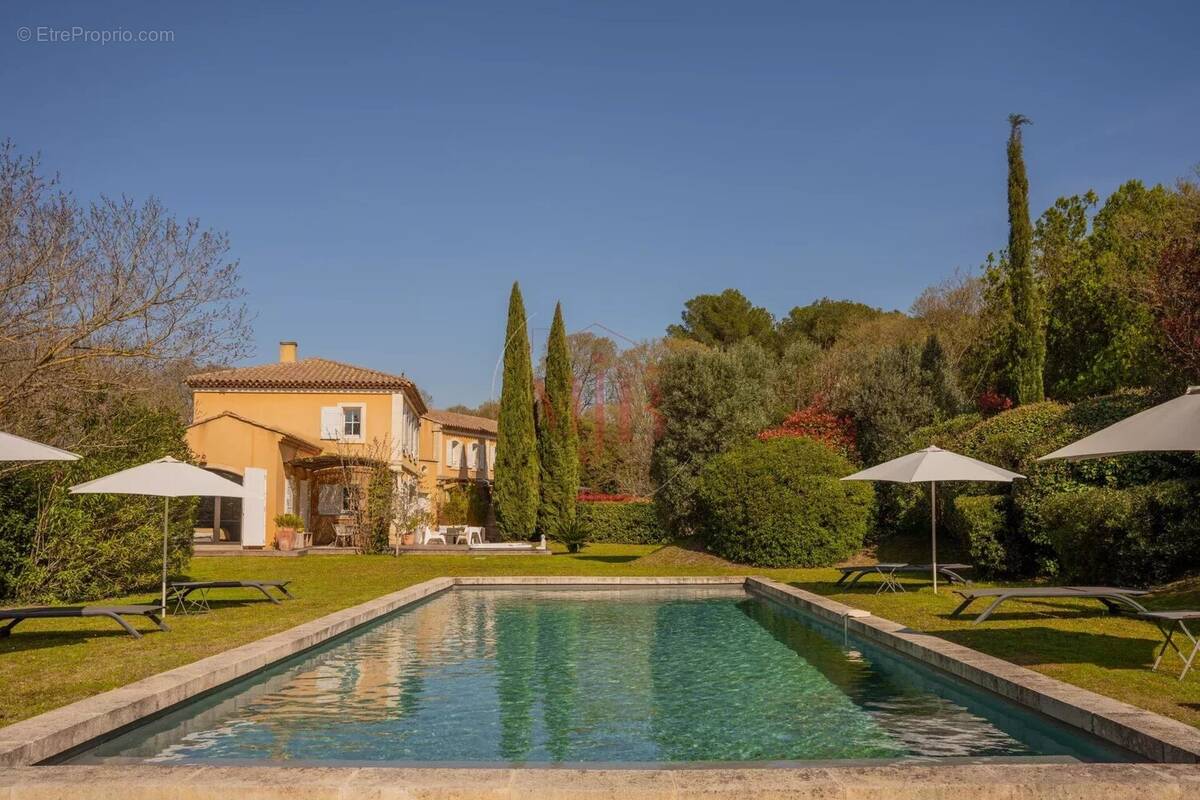 Maison à MAS-BLANC-DES-ALPILLES