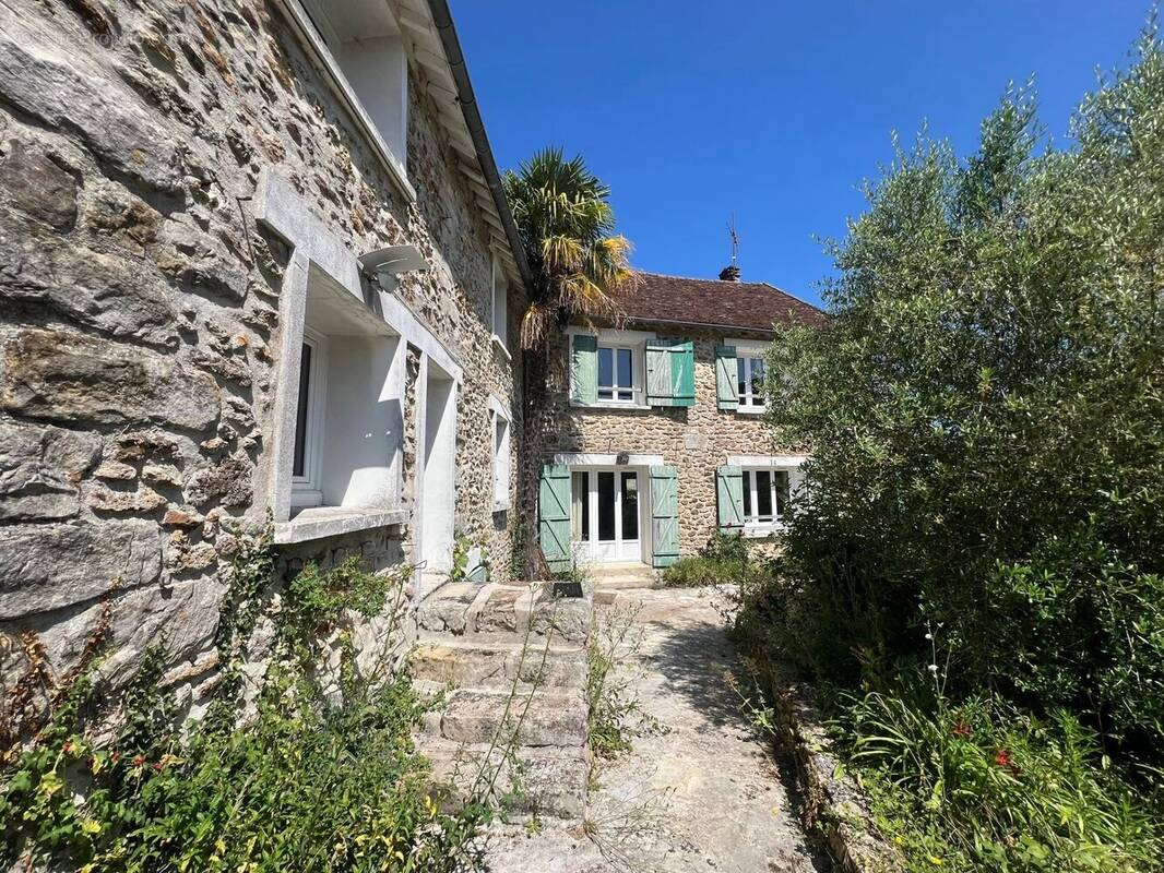 Maison à FONTENAY-TRESIGNY