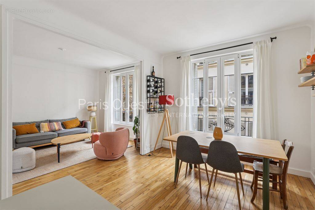 Appartement à PARIS-17E