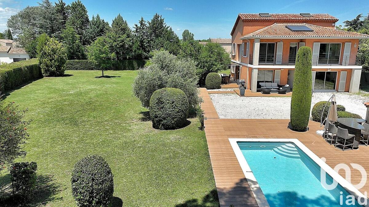 Photo 1 - Maison à ENTRAIGUES-SUR-LA-SORGUE