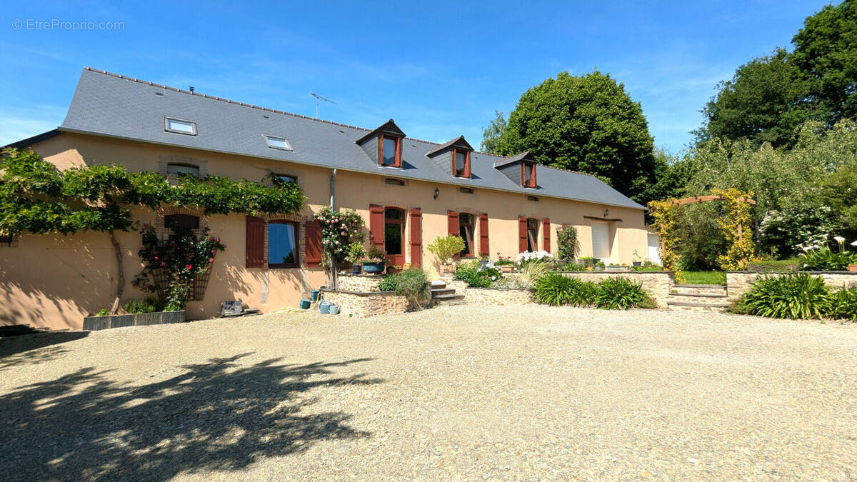 Maison à COSSE-LE-VIVIEN