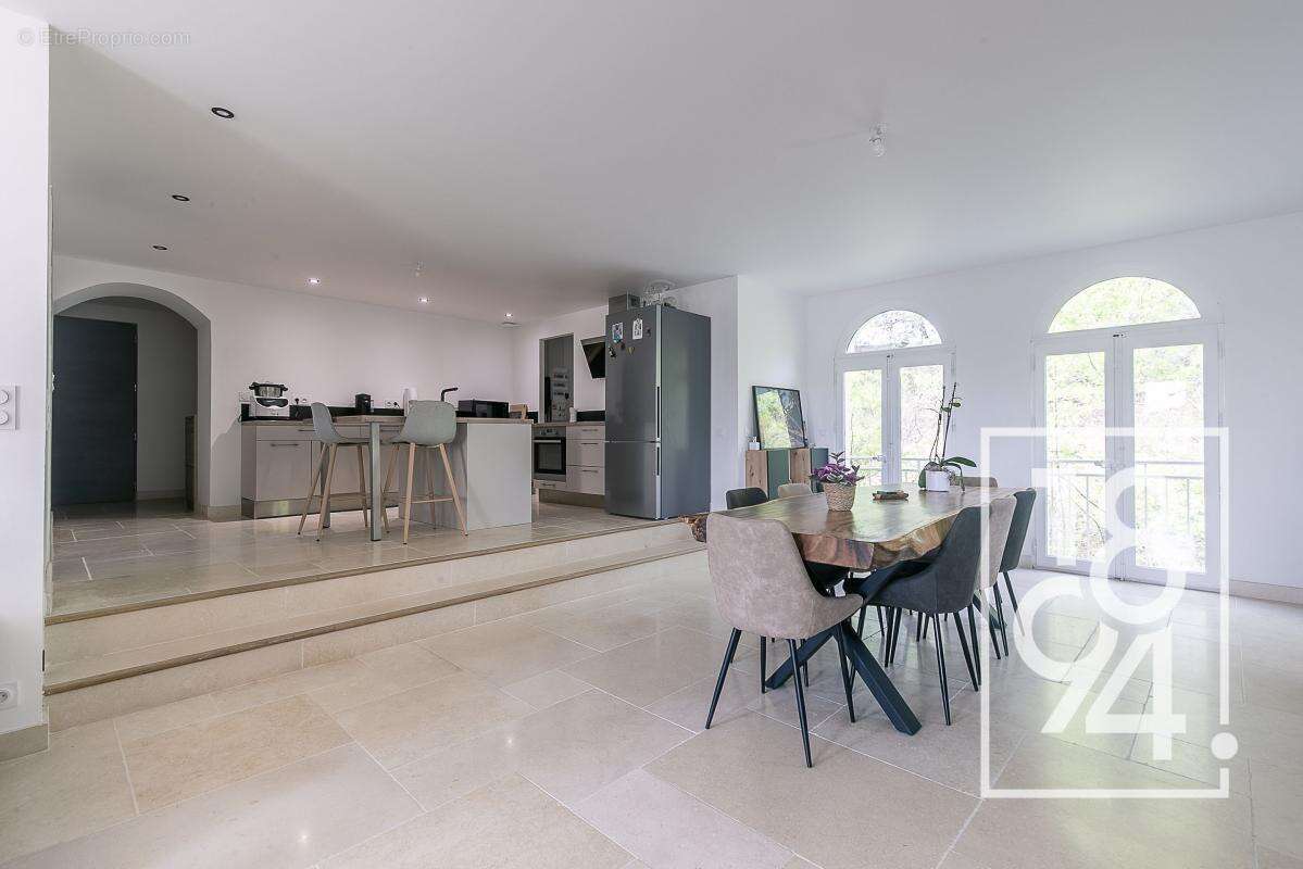 Appartement à LE PUY-SAINTE-REPARADE