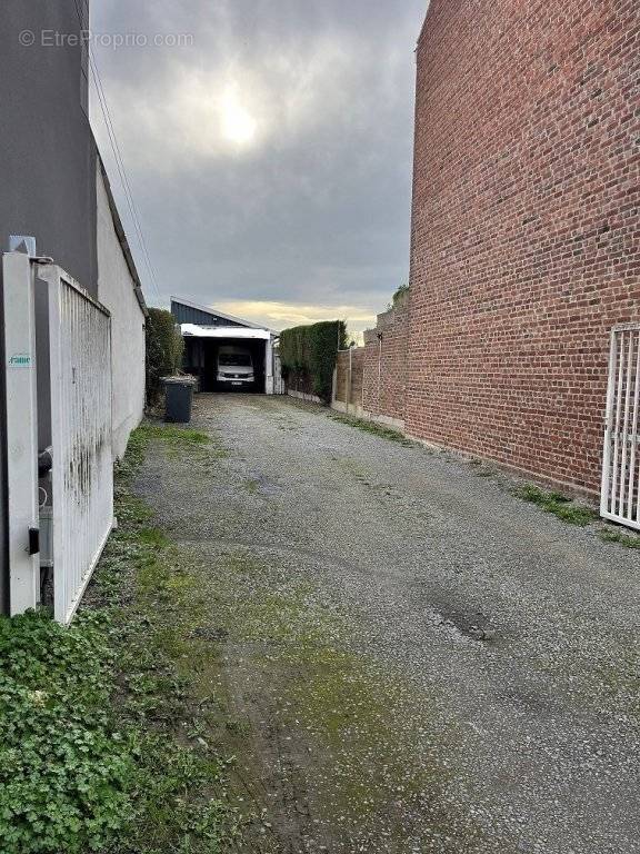 Parking à HALLENNES-LEZ-HAUBOURDIN