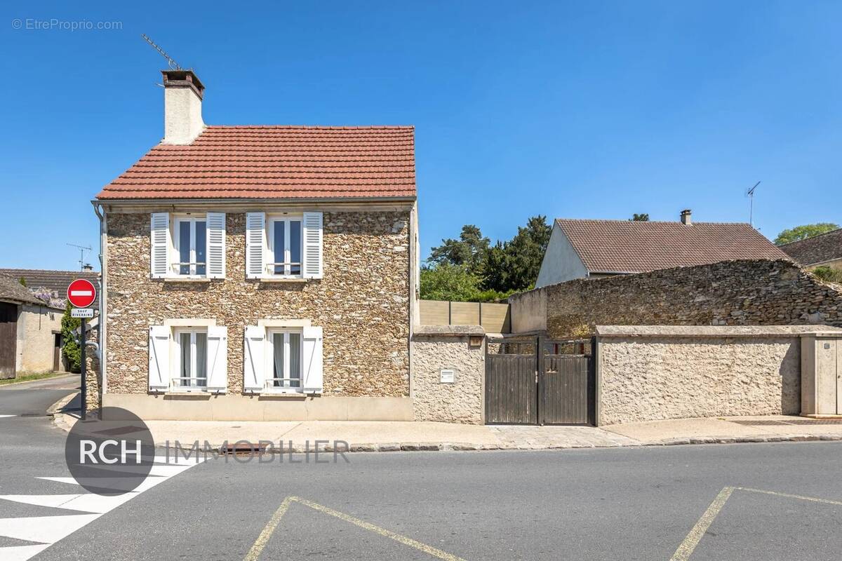 Maison à HOUDAN