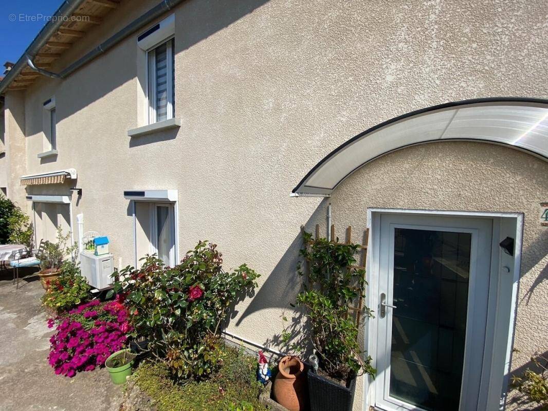 Maison à VELAINE-EN-HAYE