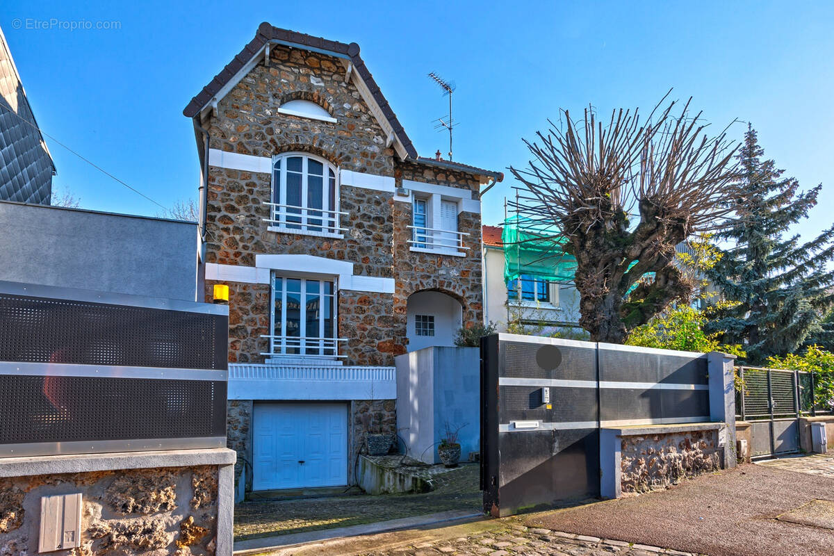 Maison à ISSY-LES-MOULINEAUX