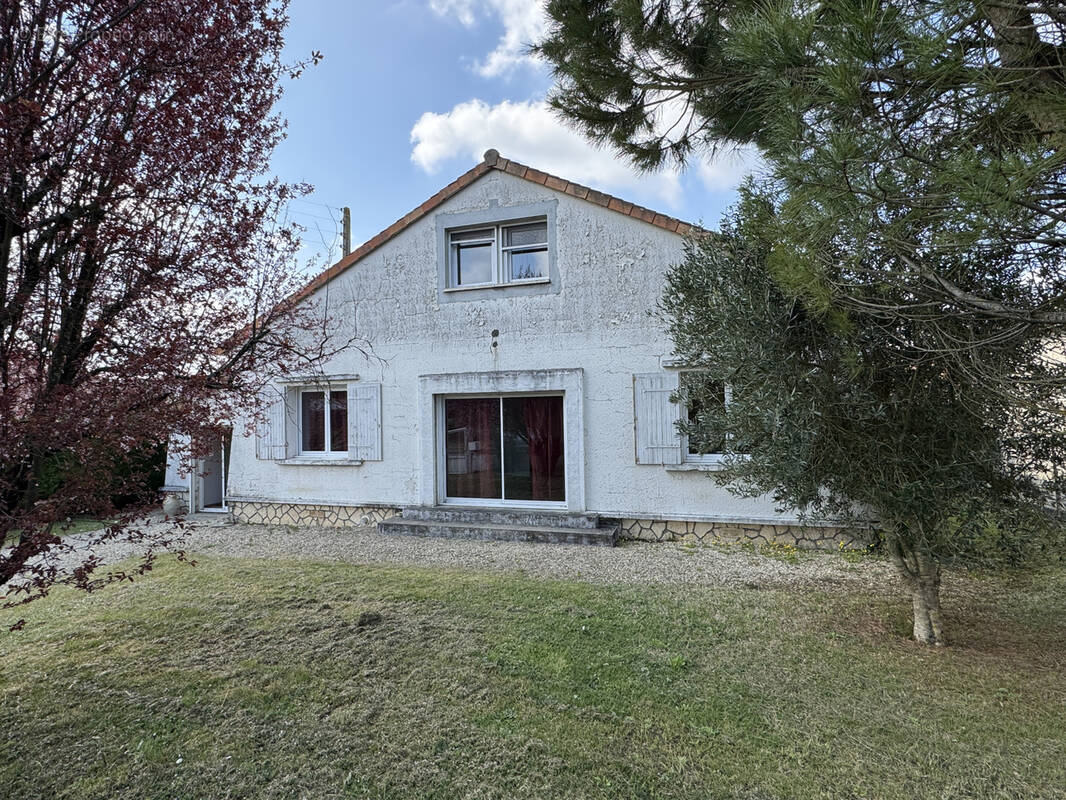 Maison à BARBEZIEUX-SAINT-HILAIRE