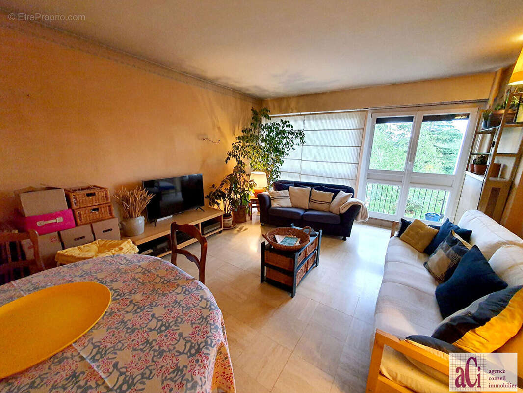 Appartement à L&#039;HAY-LES-ROSES
