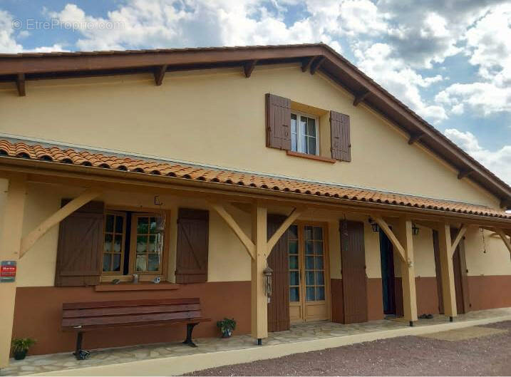Maison à COUTRAS