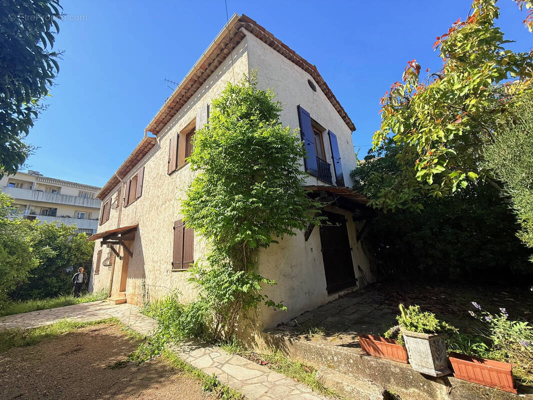 Appartement à LE CANNET