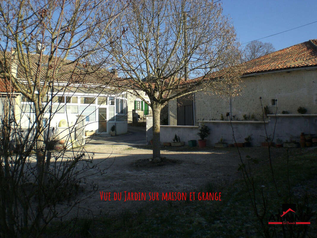 Maison à COURGEAC