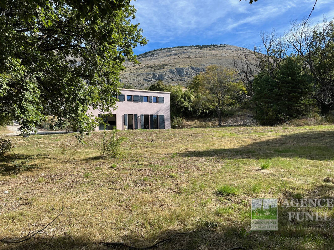 Maison à ESCRAGNOLLES