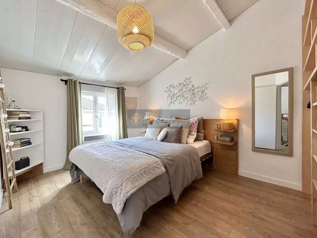 Appartement à BAGNOLS-EN-FORET
