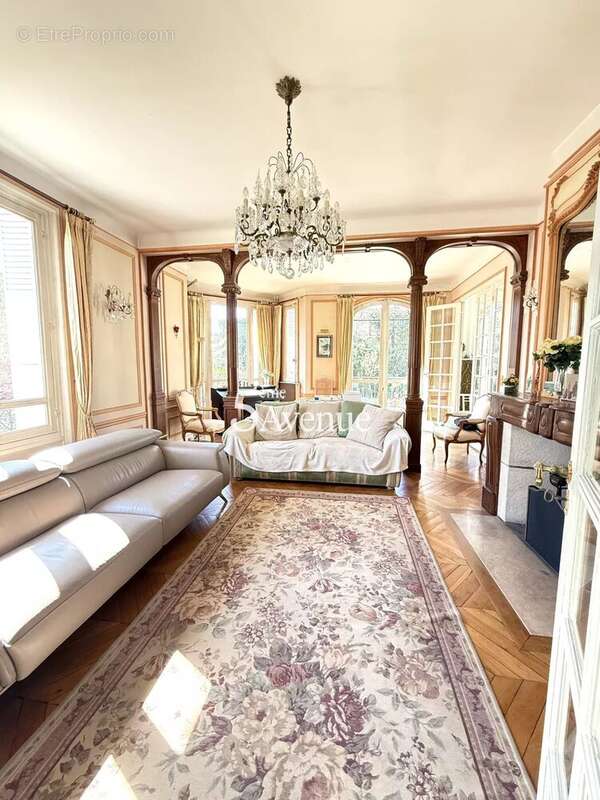 Maison à SAINT-MAUR-DES-FOSSES