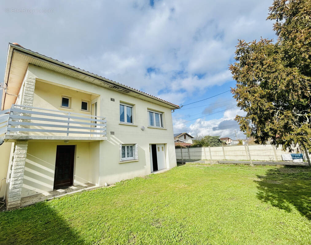 Maison à PAREMPUYRE
