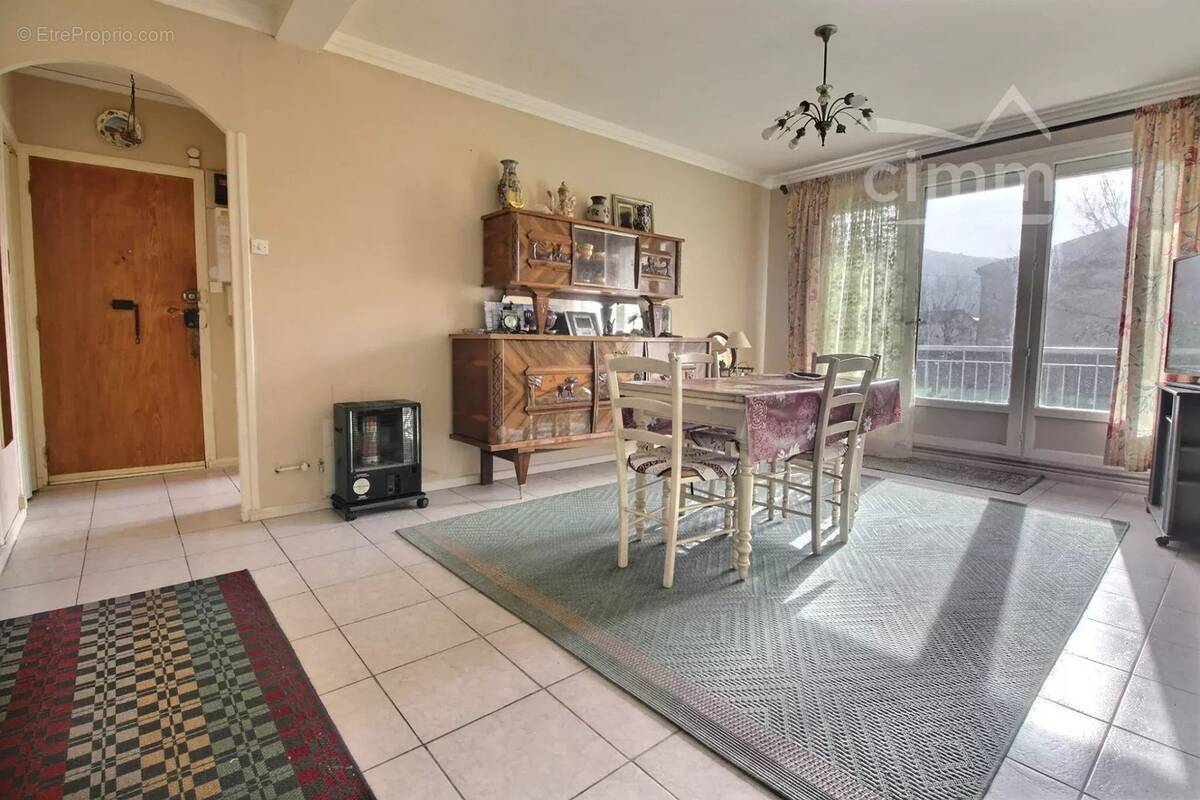 Appartement à LAVEYRON