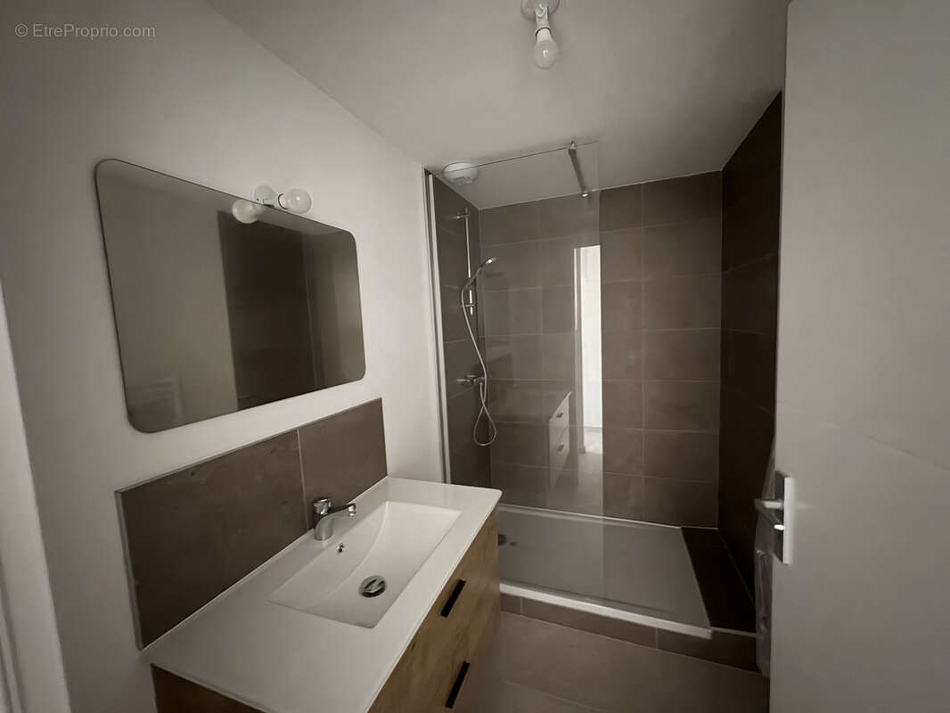 Appartement à SUZE-LA-ROUSSE