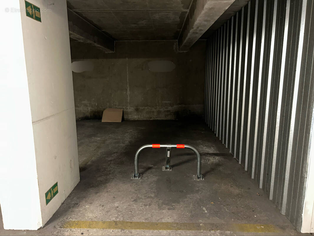 Parking à PARIS-11E