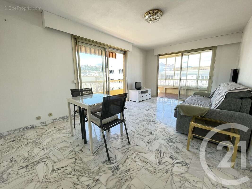 Appartement à SAINT-LAURENT-DU-VAR