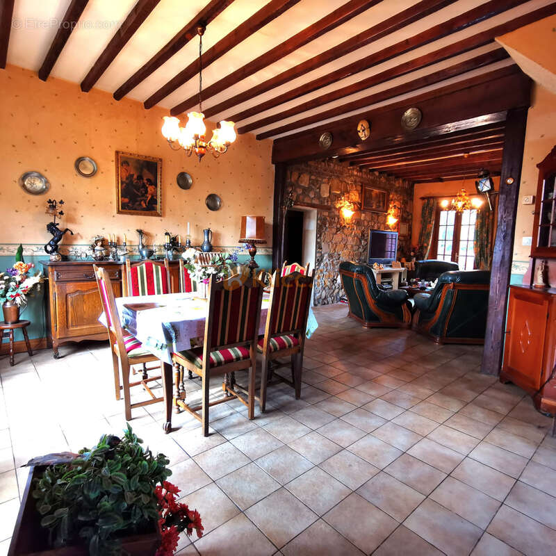 Maison à GREGES